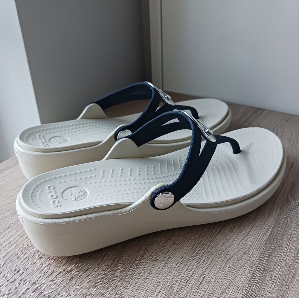 🌷 Crocs Sanrah Wedge Flip Flop Sandals - Picture 6 of 16